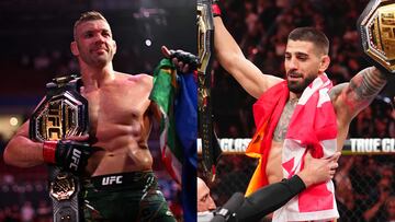 Dricus du Plessis e Ilia Topuria con sus cinturones de campeones.