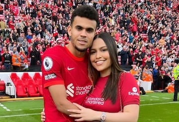 Geraldine, conocida por sus amigos como Gera, mantiene una relación de lo más estable con el colombiana Luis Díaz, fichaje estelar del Liverpool el pasado invierno. Comenzaron a salir en 2016, cuando el habilidoso futbolista tan solo despuntaba en el mundo del fútbol. Ella no dudó en acompañarlo primero a Portugal y ahora a Inglaterra y el noviembre pasado dieron la bienvenida a Roma.