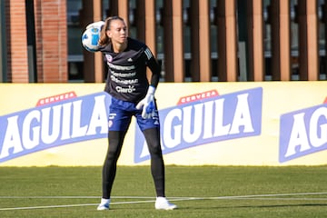 La Roja Femenina realizó su tercer día de entrenamientos en la cancha del Colegio Colombo Británico de Cali. En la primera jornada del Grupo A tendrá descanso.