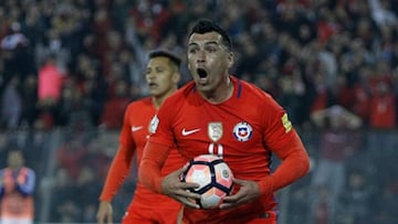 Esteban Paredes se recuperó recientemente de una lesión y no ha sumado los minutos esperados en Colo Colo. El delantero podría aportar con experiencia y goles.