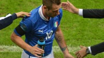 Italian forward Antonio Cassanois congratulated by Italian headcoach Cesare Prandelli as leaves the pitch during the Euro 2012 football championships semi-final match Germany vs Italy on June 28, 2012 at the National Stadium in Warsaw. AFP PHOTO / GABRIEL BOUYS