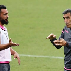 Sesión con balón del Levante para preparar el derbi