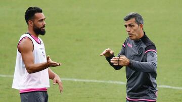 Sesión con balón del Levante para preparar el derbi