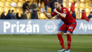 Guillermo celebra un gol con la camiseta del Numancia.