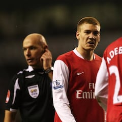 Los episodios más horribles de Bendtner con Henry y Adebayor