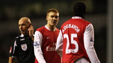 Los episodios m¨¢s horribles de Bendtner con Henry y Adebayor
