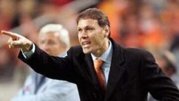 <b>HOLANDA 1-ITALIA 3. </b>Marco van Basten durante el amistoso en el que su selección perdió con Italia.