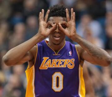 El jugador de Los Angeles Lakers Nick Young tiene afectado el ligamento colateral radial del pulgar de la mano derecha y su vuelta está calculada para mediados de noviembre.