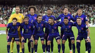 Atletico Madrid players pose for a team photo before the Spanish league football match between Real Betis and Club Atletico de Madrid at the Benito Villamarin stadium in Seville on October 27, 2024. (Photo by CRISTINA QUICLER / AFP)