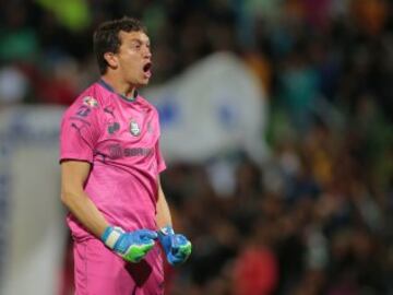 Agustin Marchesin se habla de un pre contrato entre directivas sin embargo nada oficial, el guardameta ha declarado que no tiene intensión de salir de Santos.