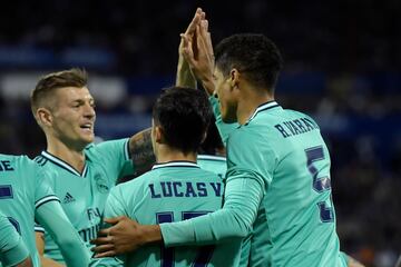 0-1. Rapahel Varane celebró el primer gol.