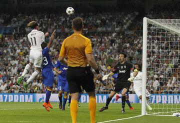 Si en 2014 un remate suyo empez¨® a darle la Champions al Madrid, un a?o m¨¢s tarde, los blancos quedar¨ªan eliminados por la Juventus: Bale tuvo la ocasi¨®n m¨¢s clara de forzar la pr¨®rroga, pero su remate (de cabeza) se march¨® por encima de la porter¨ªa de Buffon¡