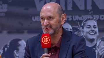 28/06/25
ACTO HOMENAJE DE LA RFEF A
SELECCION ESPAÑOLA FEMENINA DE FUTBOL SUB 19 - CAMPEONAS DE EUROPA
RAFAEL LOUZAN ( PRESIDENTE RFEF )