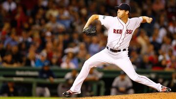 El veterano pitcher de 41 a&ntilde;os indic&oacute; que ante la necesidad de los Red Sox por reforzar su rotaci&oacute;n, est&aacute; interesa en jugar de nuevo en Fenway Park.