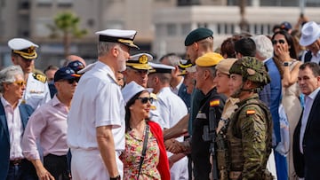 El Rey Felipe VI y la ministra de Defensa, Margarita Robles, asisten a una exhibici¨®n din¨¢mica dentro de los actos del 'D¨ªa de las Fuerzas Armadas 2025'en la Playa de las Alcaravaneras, a 6 de junio de 2025, en Las Palmas de Gran Canaria, Gran Canaria, Islas Canarias (Espa?a). El D¨ªa de las Fuerzas Armadas (DIFAS) es una celebraci¨®n anual dedicada a homenajear a los miembros del Ej¨¦rcito y la Guardia Civil. Durante el d¨ªa de hoy, se han organizado diversos actos institucionales, desfiles, exhibiciones, jornadas de puertas abiertas en instalaciones militares y actividades divulgativas en distintas ciudades.
06 JUNIO 2025;REY;FUERZAS ARMADAS;EJ?RCITO;GUARDIA CIVIL;EXHIBICI?N
Europa Press Canarias
06/06/2025
