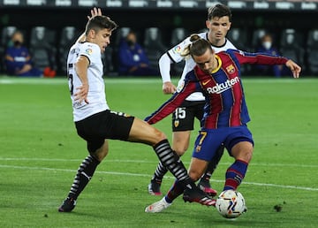 Gabriel Paulista y Antoine Griezmann.