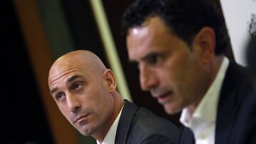 GRAF6386. LAS ROZAS, 09/07/2018.- El presidente de la RFEF, Luis Rubiales (i), y el nuevo director deportivo de la selecci&oacute;n espa&ntilde;ola, Jos&eacute; Francisco Molina (d), durante la rueda de prensa ofrecida esta ma&ntilde;ana en la Ciudad del 