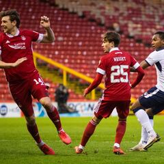 Steven Gerrard elogia el trabajo de Alfredo Morelos en el área