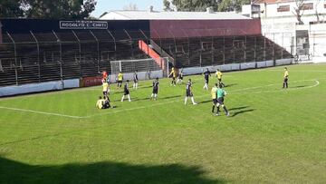 Imagen del partido entre Riestra y Comunicaciones.
