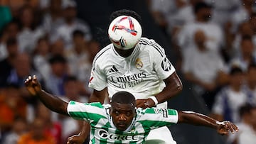 Soccer Football - LaLiga - Real Madrid v Real Betis - Santiago Bernabeu, Madrid, Spain - September 1, 2024 Real Betis' William Carvalho in action with Real Madrid's Aurelien Tchouameni REUTERS/Susana Vera