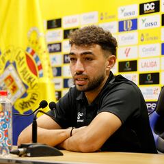 Munir hace terapia de grupo