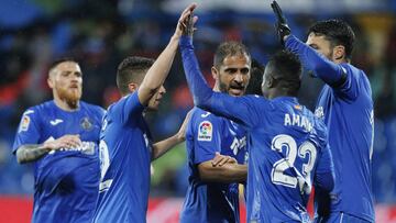 Los futbolistas del Getafe celebran el primer gol del partido.