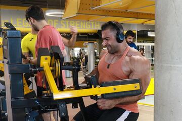 El jordano Mohammad Nsour, renunci¨® a la carrera de medicina para perseguir su sue?o de convertirse en un fisicoculturista estrella. A los 26 a?os, est¨¢ un paso m¨¢s cerca, ya que se clasific¨® para Mr Olympia, un prestigioso concurso internacional en Las Vegas, Nevada, donde se enfrentar¨¢ a los nombres y m¨²sculos m¨¢s importantes del deporte.