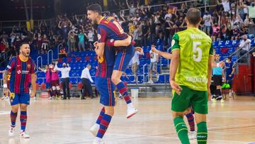 Ximbinha, Esquerdinha y Coelho celebran la victoria del Bar&ccedil;a.