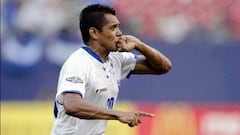 Amado Guevara con la selecci&oacute;n de Honduras. 