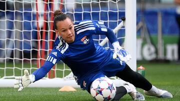 Lyon's Chilean goalkeeper Christiane Endler takes part in a training session on the eve of the UEFA Women's Champions League final between FC Barcelona and Lyon (OL) at the Allianz Stadium in Turin, on May 20, 2022. (Photo by FRANCK FIFE / AFP)