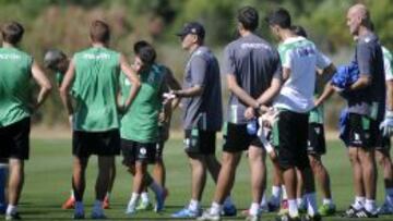 Goleada en el entrenamiento táctico de esta mañana.