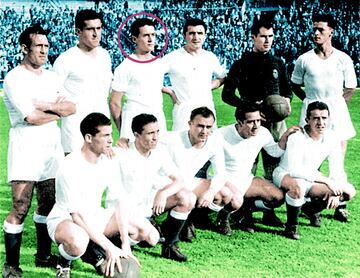 Defendi¨® los colores del Real Madrid desde 1953 hasta 1955 y jug¨® en la U.D Las Palmas entre 1955 y 1961.