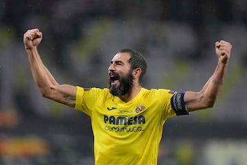 10 Títulos: 1 Liga, 2 Copas del Rey, 2 Europa Leagues, 2 Eurocopas ,1 Mundial, 1 Copa italiana y 1 Supercopa italiana. 