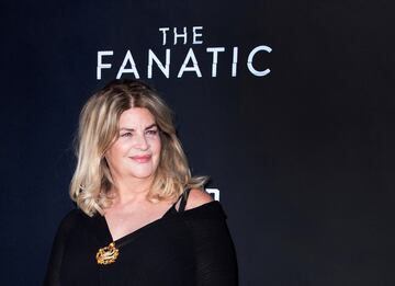 La actriz, Kirstie Alley, falleció el pasado 5 de diciembre a los 71 años de edad y a causa de un cáncer que le fue diagnosticado recientemente. Una intérprete que brilló en la película de 'Mira quien habla', y en la serie 'Cheers', que le catapultaron a lo más alto de la fama.