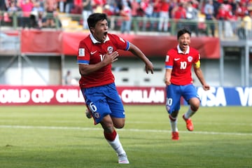 Fútbol, Mexico v Chile.
Mundial de fútbol Sub17 Chile 2015.
El jugador Chile Brian Leiva, celebra su gol contra Mexico durante el partido por Octavos de Final del Mundial de Fútbol Sub17 2015 en el estadio Nelson Oyarzún. 