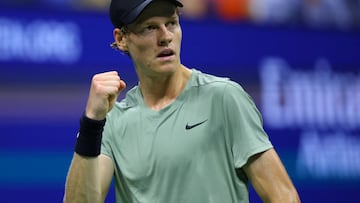 Jannik Sinner celebra un punto contra Daniil Medvedev en el US Open.