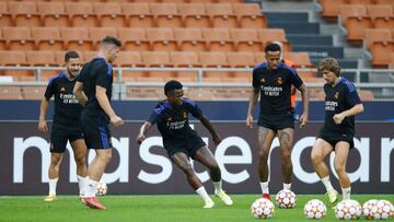 Hazard, Jovic, Vinicius, Militao y Modric, en la sesión en San Siro.