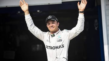 Rosberg beats Hamilton to pole in chaotic qualifying