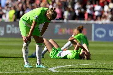 Las jugadoras del Wolfsburgo, desoladas tras perder la final.