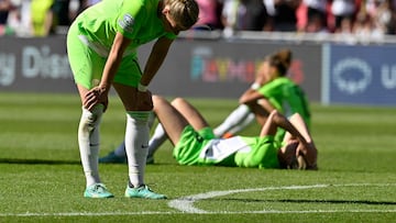 Las jugadoras del Wolfsburgo, desoladas tras perder la final.