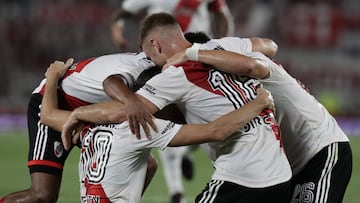 River Plate's forward Lucas Beltran (C) celebrates with teammates after scoring a goal against Godoy Cruz during their Argentine Professional Football League Tournament 2023 match at El Monumental stadium, in Buenos Aires, on March 12, 2023. (Photo by ALEJANDRO PAGNI / AFP)