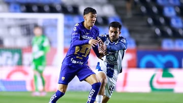 Soccer Football - Liga MX - Play In - Pachuca v Pumas UNAM - Estadio Hidalgo, Pachuca, Mexico - November 20, 2025 Pumas UNAM's Jorge Ruvalcaba in action with Pachuca's Alan Bautista REUTERS/Eloisa Sanchez