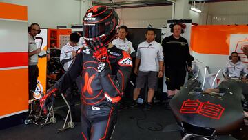 El piloto nacido en Palma de Mallorca ha pasado su primer día con el equipo Repsol Honda junto a su nuevo compañero Marc Márquez. El hecho se ha producido en los entrenamientos realizados en Valencia.