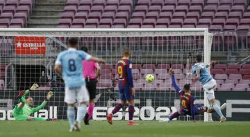 1-2. Santi Mina marca el segundo gol.