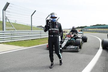 La pole fue para el piloto finés Valtteri Bottas de Mercedes con 63 milésimas de margen sobre Hamilton.