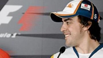 <b>¿FUTUROS COMPAÑEROS? </b>Kimi Raikkonen y Fernando Alonso, juntos en una rueda de prensa en el pasado GP de Australia, podrían compartir equipo el próximo año.