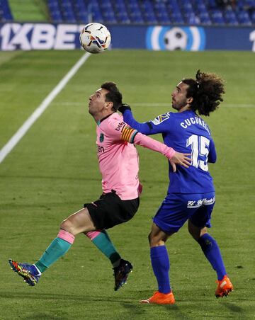 Leo Messi y Cucurella.