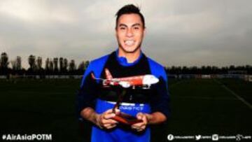 Vargas recibió el 'AirAsia Player of the month' de parte de los hinchas.