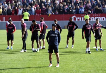 Los jugadores del equipo andaluz entrenaron acompañados por los ánimos y la alegría de miles de aficionados que no quisieron perderse a sus ídolos.