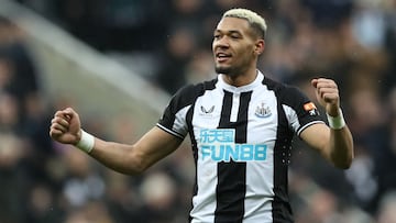 Soccer Football - Premier League - Newcastle United v Aston Villa - St James&#039; Park, Newcastle, Britain - February 13, 2022   Newcastle United&#039;s Joelinton celebrates after the match REUTERS/Scott Heppell EDITORIAL USE ONLY. No use with unauthorized audio, video, data, fixture lists, club/league logos or &#039;live&#039; services. Online in-match use limited to 75 images, no video emulation. No use in betting, games or single club /league/player publications.  Please contact your account representative for further details.